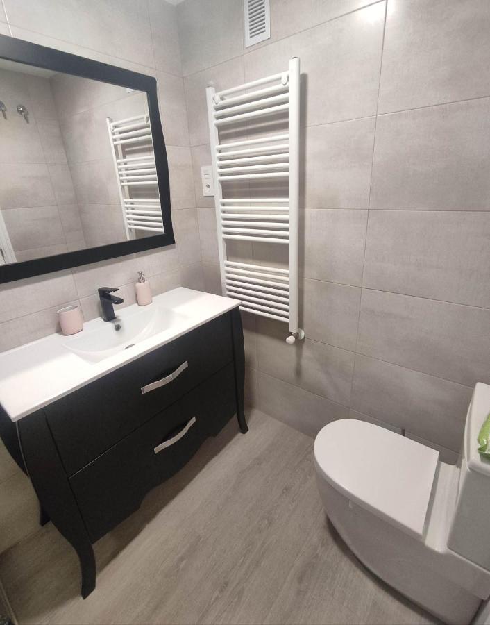 شقة Precioso Apartamento Con Terraza, Pistas De Padel Y Piscinas كاسترو أورديالس المظهر الخارجي الصورة